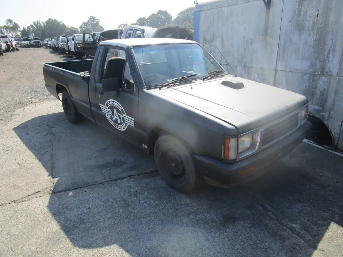 1989 Mitsubishi Triton at Tingalpa