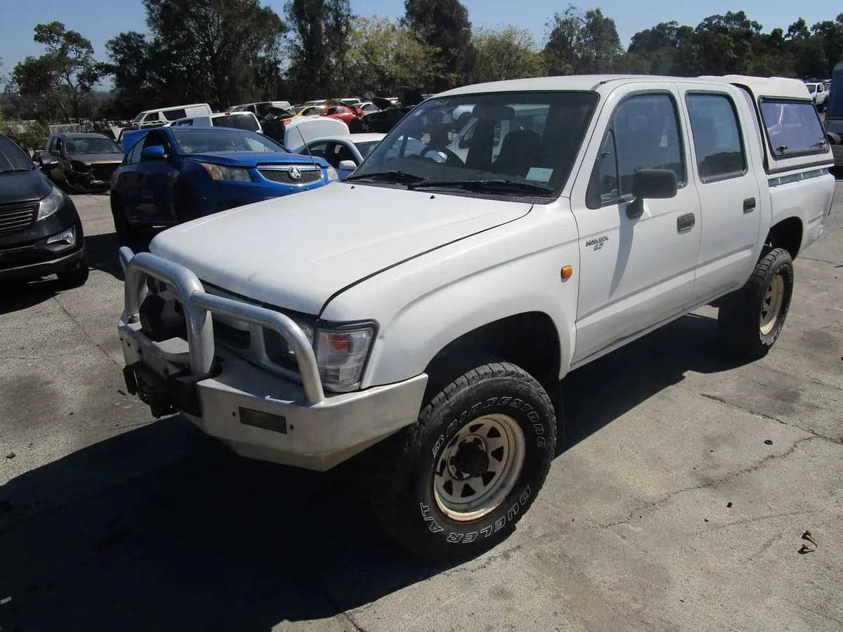 2001 Toyota Hilux – Vn P20443 at Tingalpa