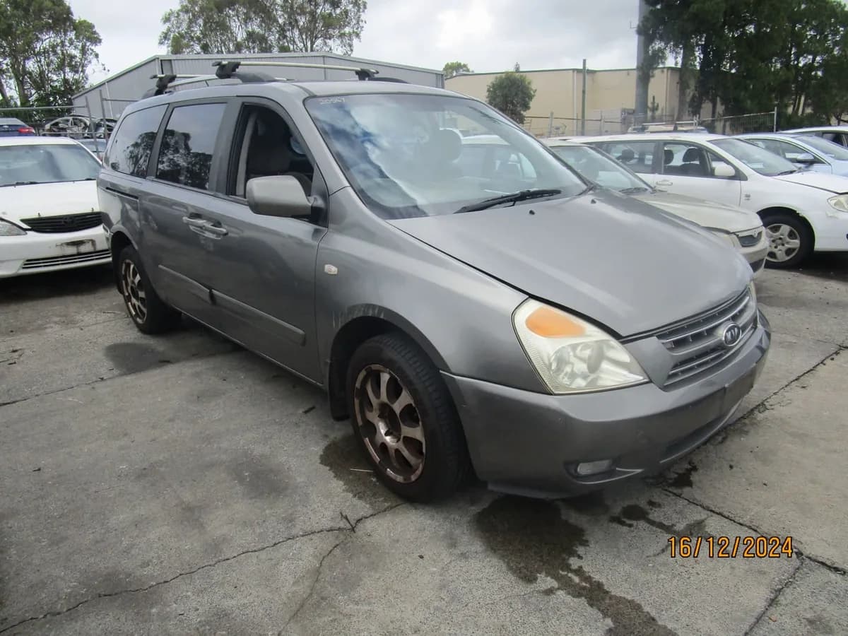 2010 Kia Carnival at Tingalpa