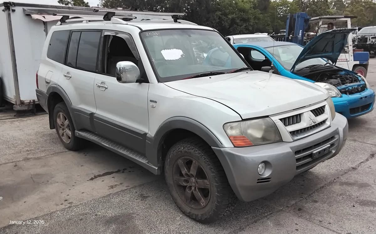 2005 Mitsubishi Pajero at Tingalpa