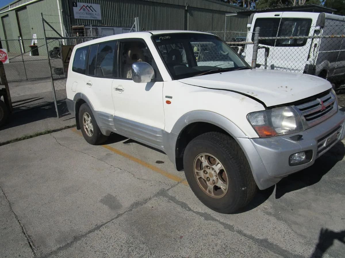 2000 Mitsubishi Pajero at Tingalpa