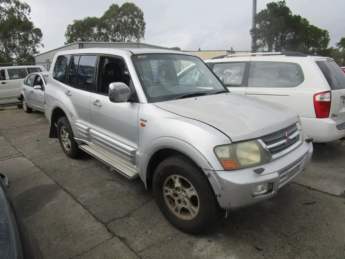 2001 Mitsubishi Pajero at Tingalpa