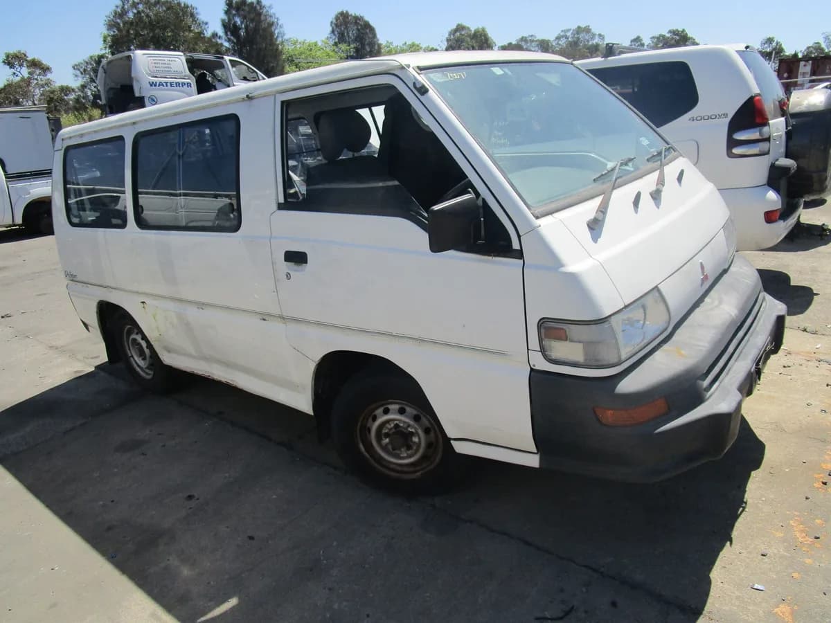 2003 Mitsubishi L300 at Tingalpa