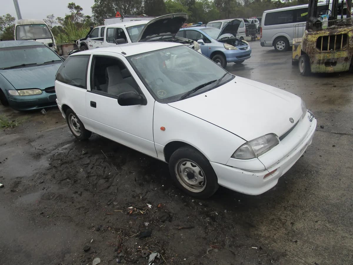 1998 Suzuki Swift at Tingalpa