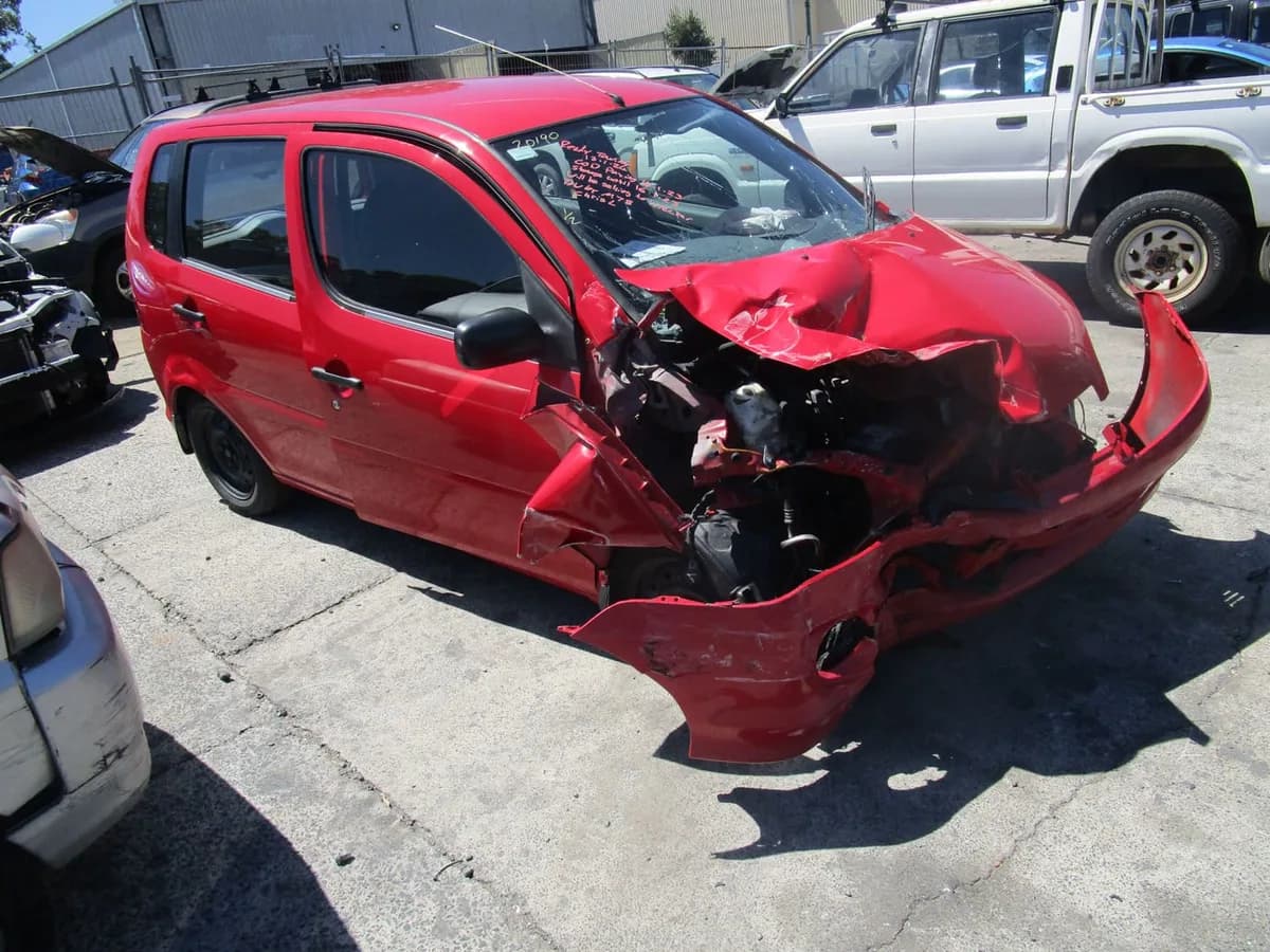 2001 Daihatsu Diahatsu Yrv at Tingalpa