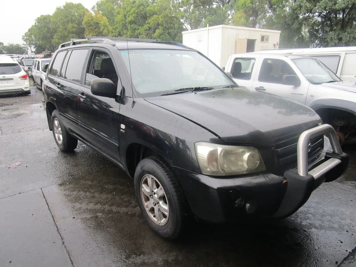 2004 Toyota Kluger at Tingalpa