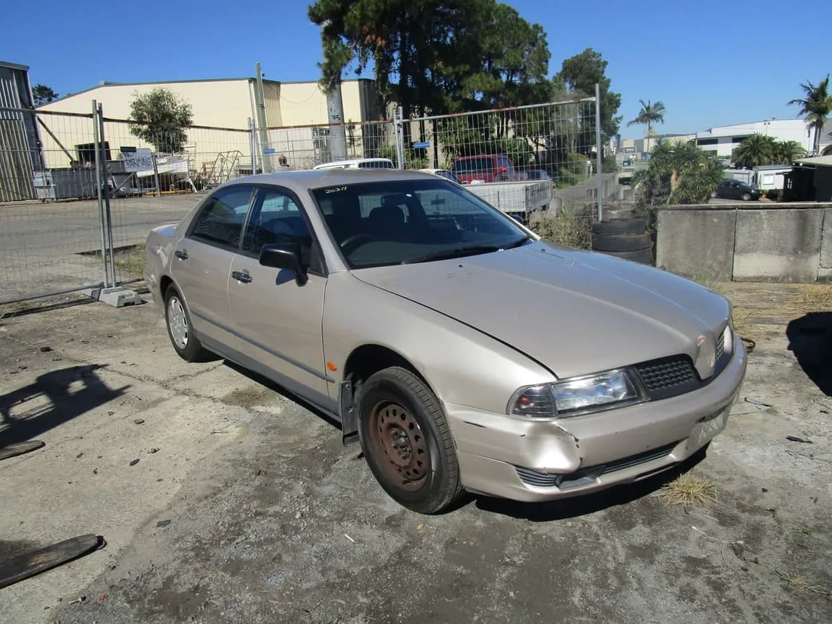 2002 Mitsubishi Magna at Tingalpa