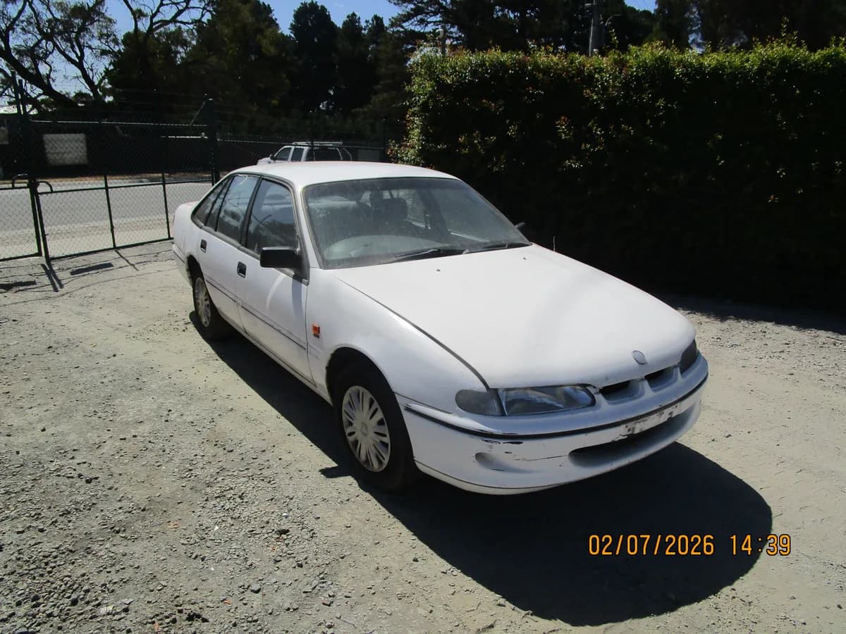 1994 Holden Commodore VR at Langwarrin South