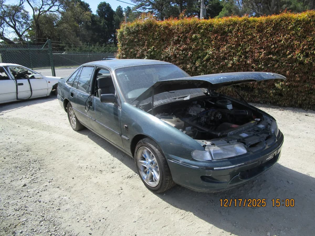 1994 Holden Commodore VR at Langwarrin South