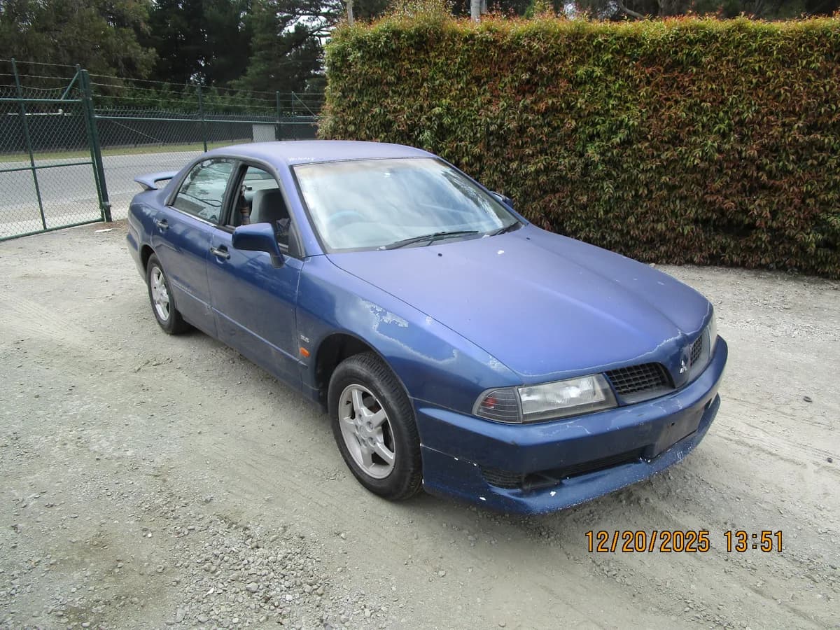 2001 Mitsubishi Magna at Langwarrin South