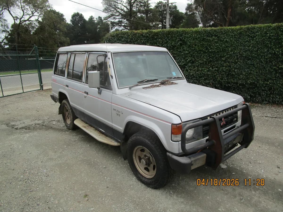 1990 Mitsubishi Pajero at Langwarrin South