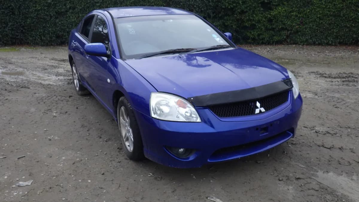 2006 Mitsubishi 380 at Langwarrin South