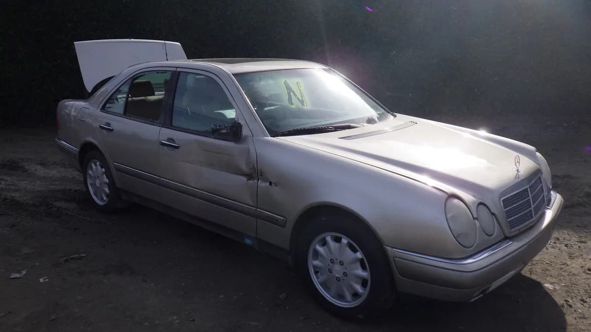 1997 Mercedes-Benz 320 at Langwarrin South