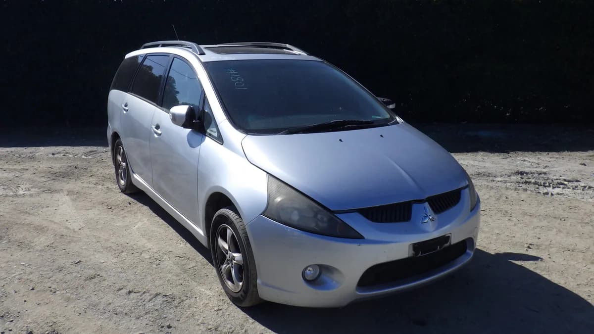 2005 Mitsubishi Grandis at Langwarrin South
