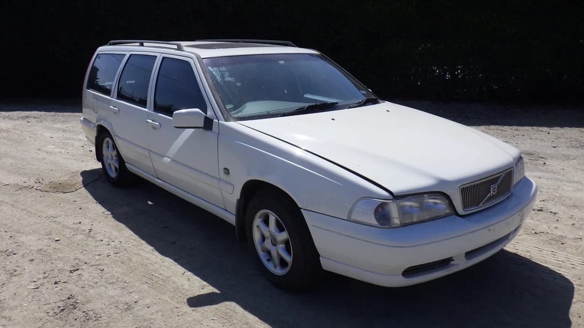 1999 Volvo V70 at Langwarrin South