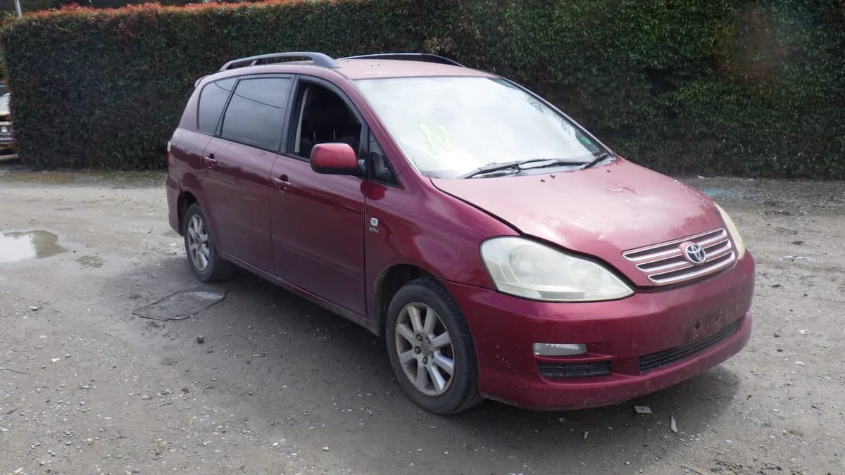 2005 Toyota Avensis Verso at Langwarrin South