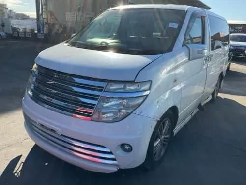 2004 Nissan Elgrand E51 (2002-2010) at Dandenong