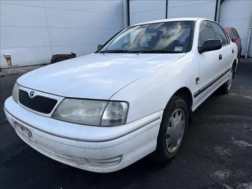 2001 Toyota Avalon MCX10 (2000-2006) at Geelong