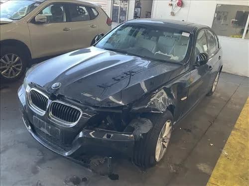 2010 BMW E90 (2005-2012) 320 at Ringwood