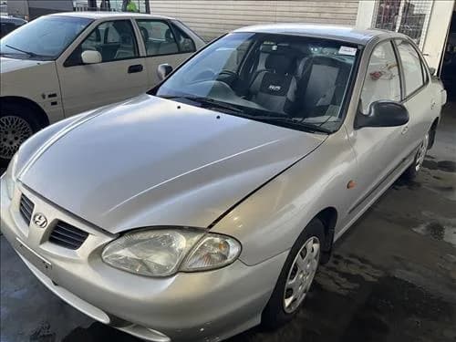 2000 Hyundai Lantra (1999-2000) at Ringwood