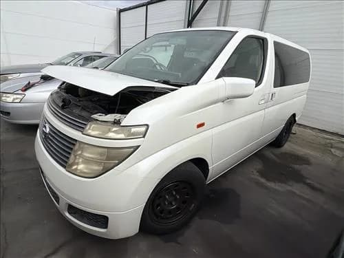 2004 Nissan Elgrand E51 (2002-2010) at Geelong