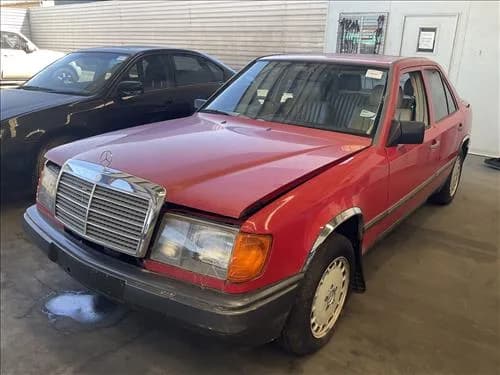 1988 Mercedes-Benz 260e W124 (1988-1991) at Dandenong