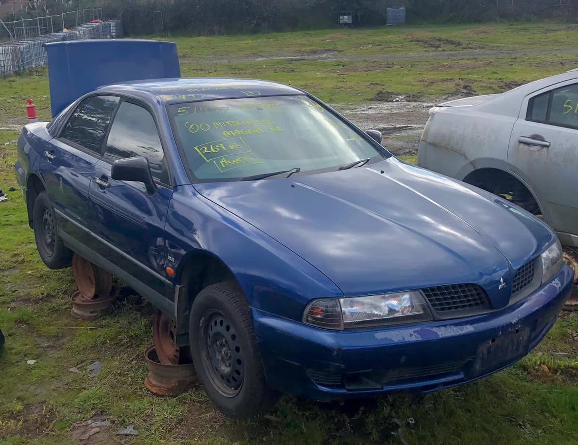2000 Mitsubishi Magna at Kilsyth