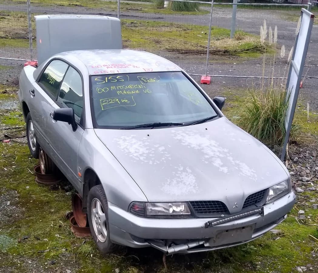 2000 Mitsubishi Magna at Kilsyth