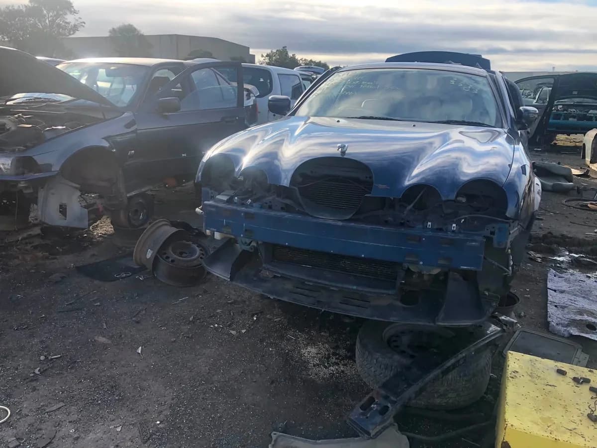 2000 Jaguar S-Type at Campbellfield
