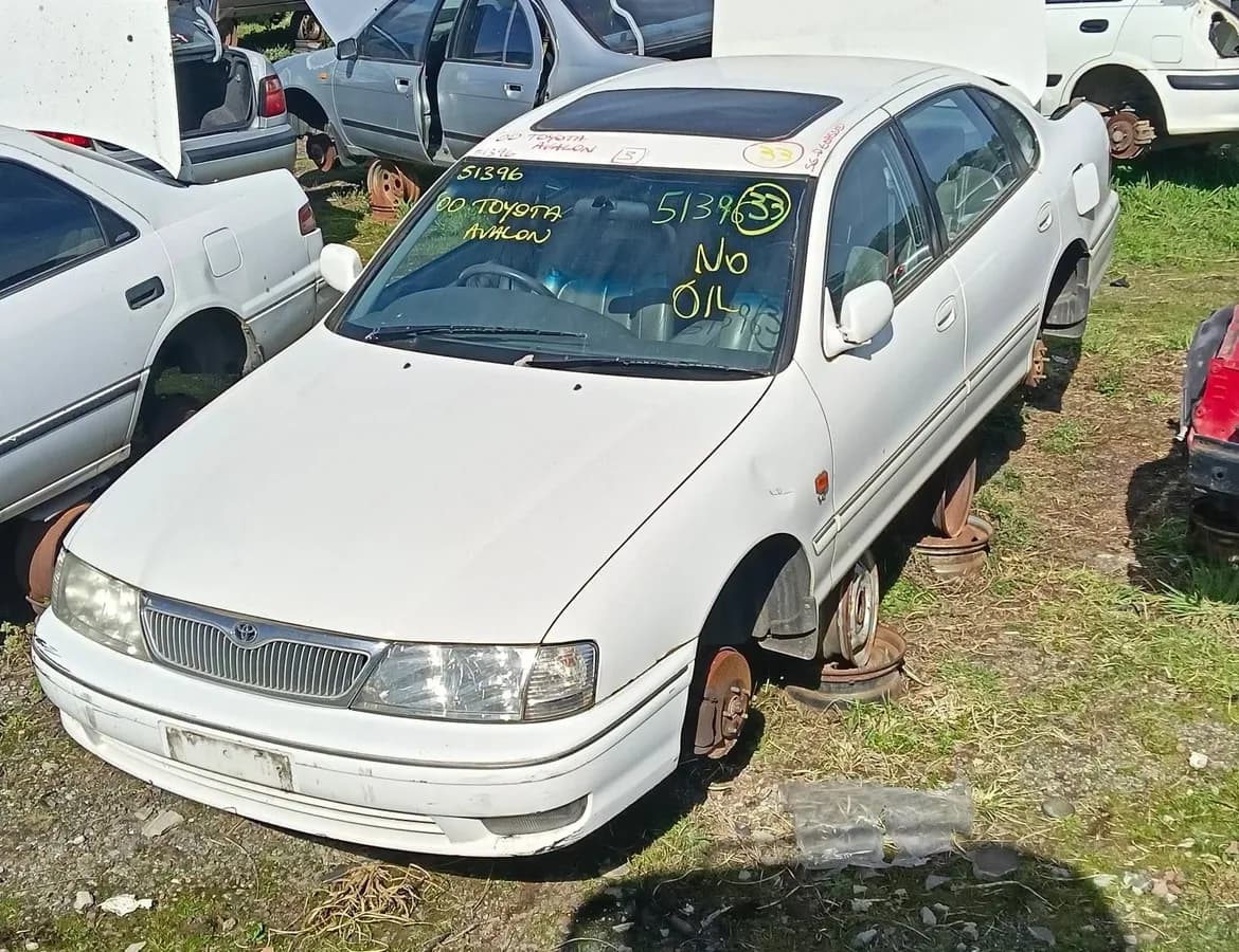 2000 Toyota Avalon at Kilsyth