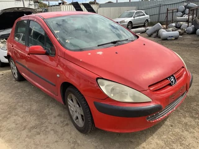 2002 Peugeot 307 at Lonsdale