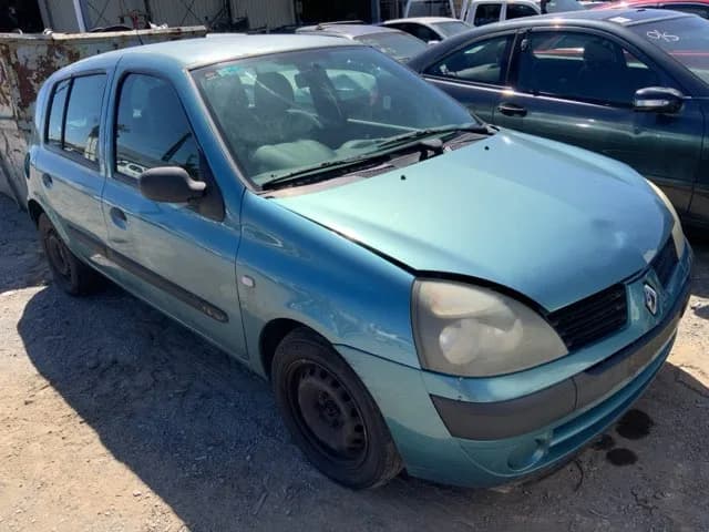 2004 Renault Clio at Lonsdale