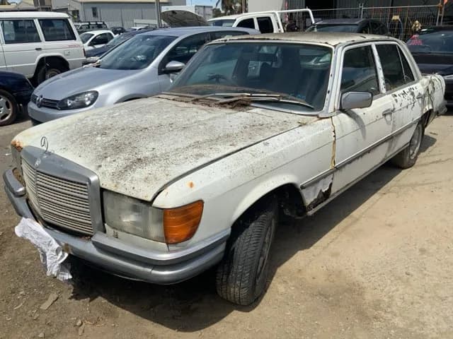 Mercedes-Benz 450se at Lonsdale