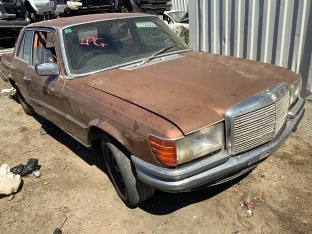 1975 Mercedes-Benz 450se at Lonsdale