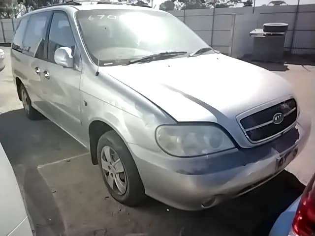 2005 Kia Carnival at Elizabeth