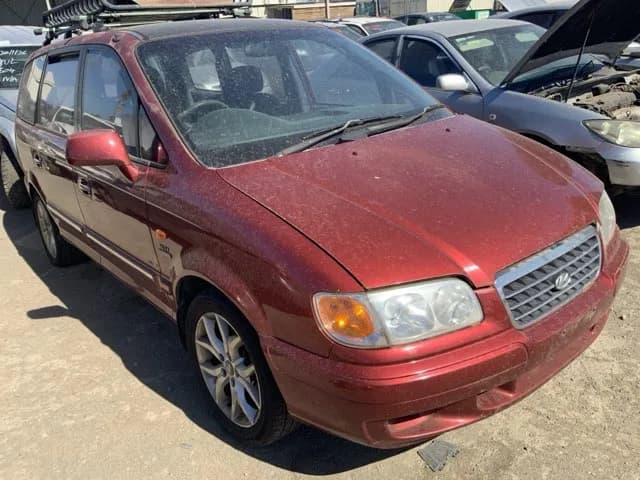2000 Hyundai Trajet at Lonsdale