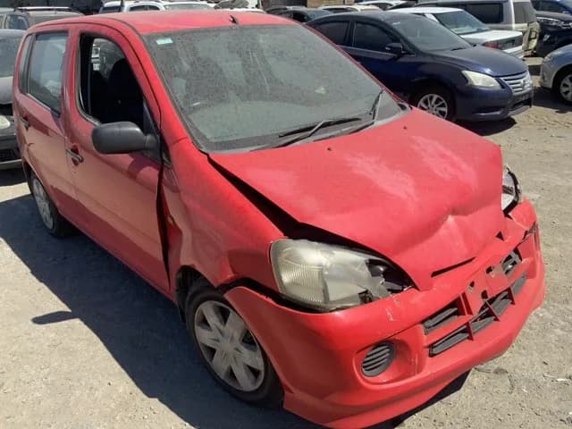 2002 Daihatsu Yrv at Lonsdale