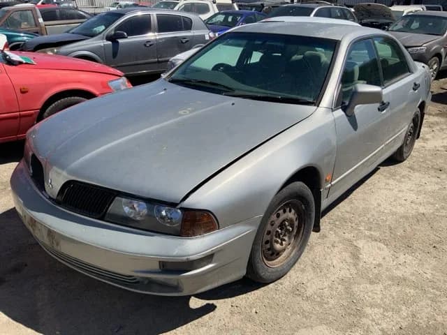 2000 Mitsubishi Verada at Lonsdale