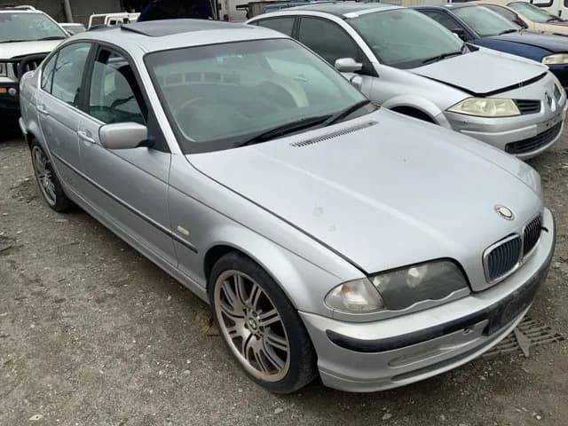 2000 BMW 328i at Lonsdale