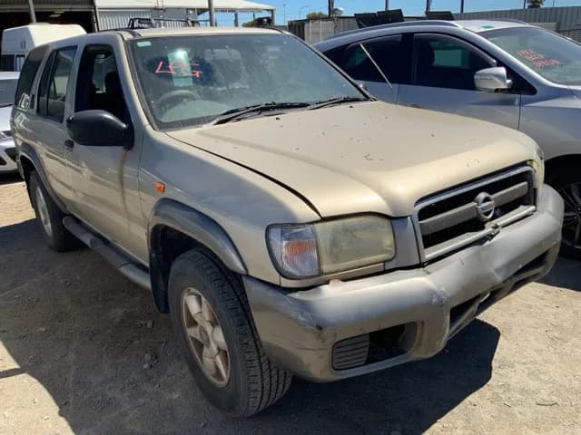 2000 Nissan Pathfinder at Lonsdale