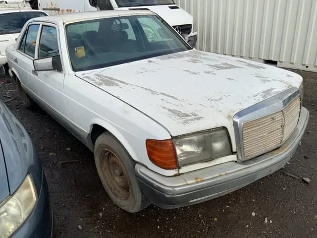 1988 Mercedes-Benz 300se at Lonsdale
