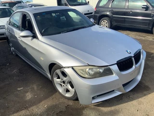 2006 BMW 320i at Lonsdale