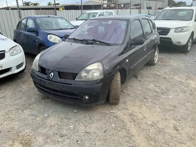 2003 Renault Clio at Lonsdale