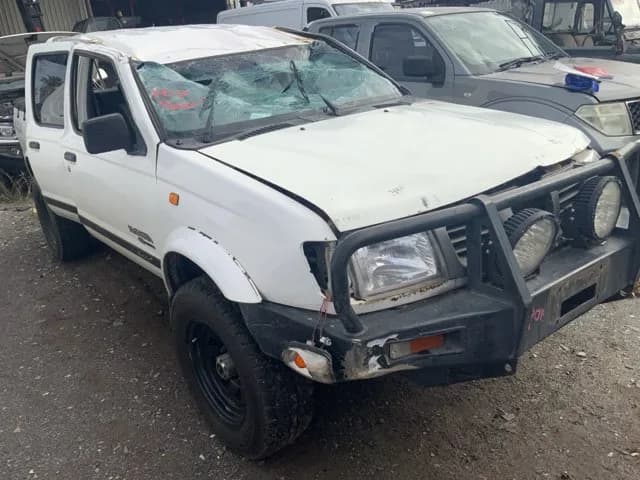 2001 Nissan Navara at Lonsdale