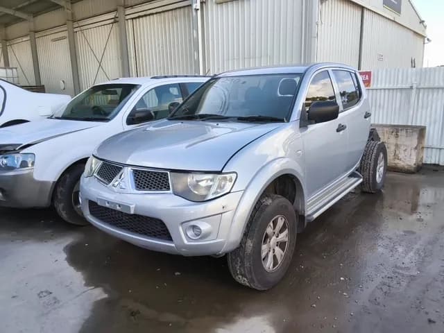 2013 Mitsubishi Triton at Elizabeth