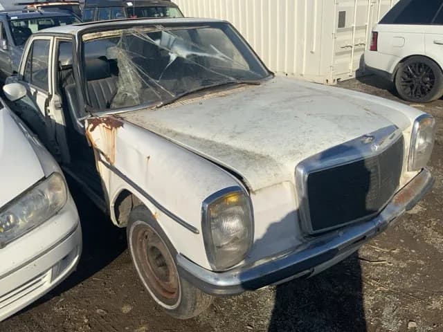 Mercedes-Benz 230e at Lonsdale