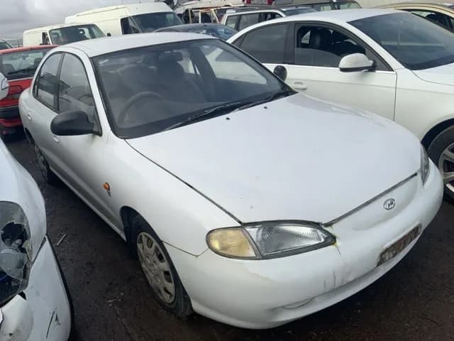 1997 Hyundai Lantra at Lonsdale