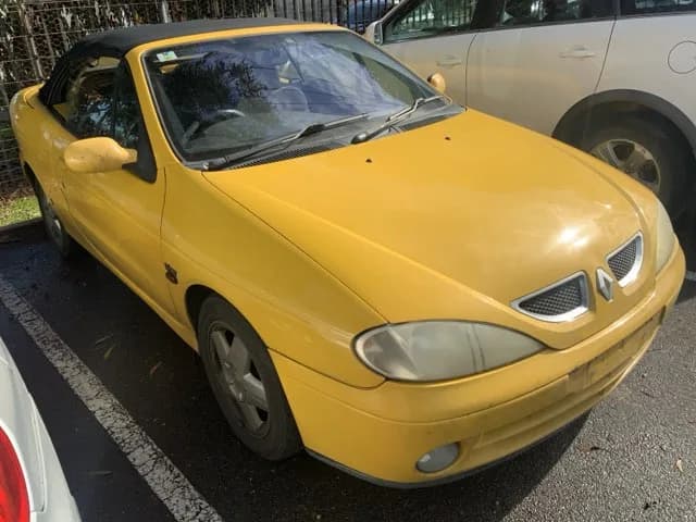 2002 Renault Megane at Lonsdale