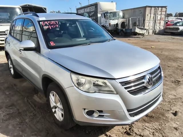 2011 Volkswagen Tiguan at Elizabeth