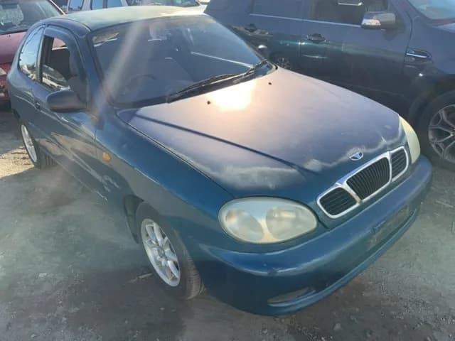 1998 Daewoo Lanos at Lonsdale